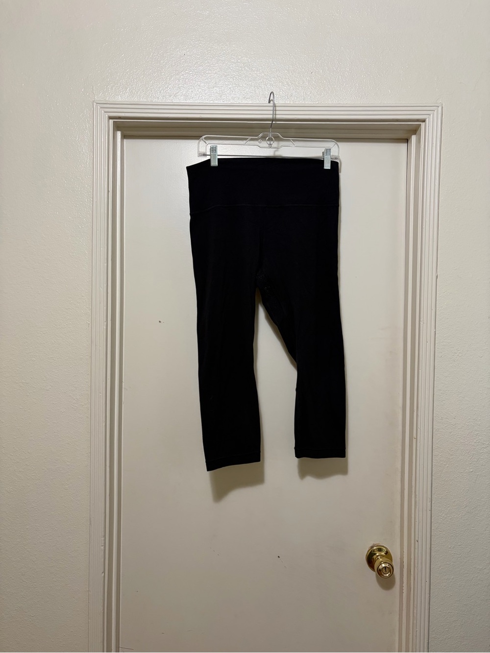 LULULEMON BLACK CROPPED WORKOUT LEGGINGS SIZE 10